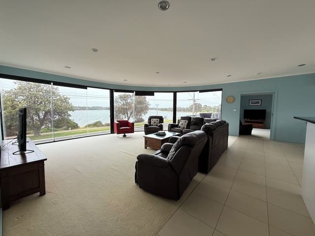 Superior Penthouse, 3 Bedrooms, Non Smoking, Lake View