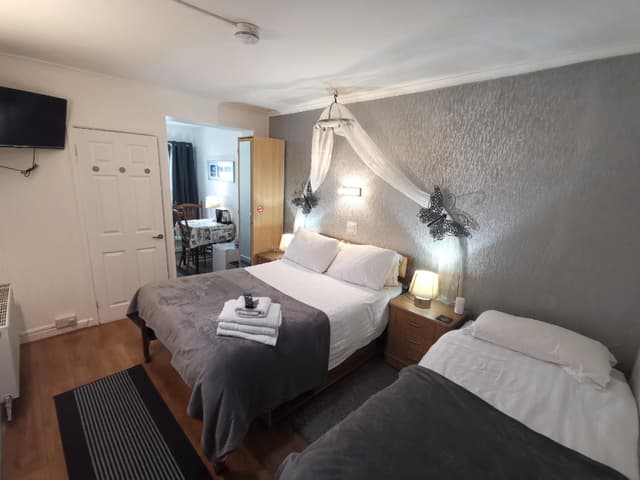 Family room-Ensuite-Sleeps 4