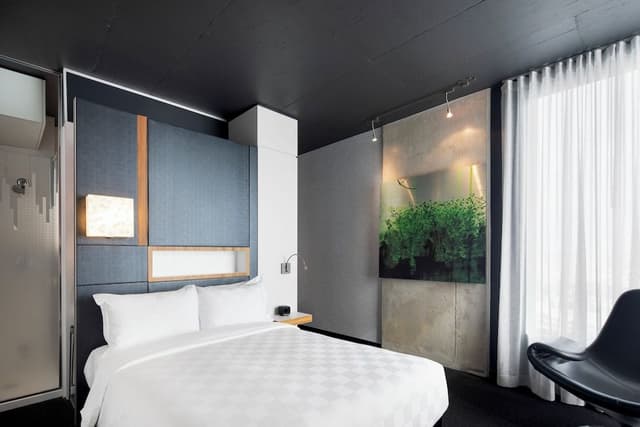 Standard Room, 1 Queen Bed