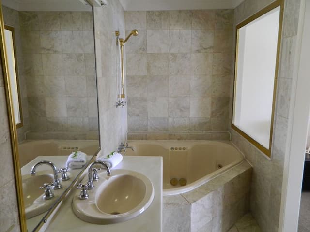 4 Bedroom Waterfront Villa