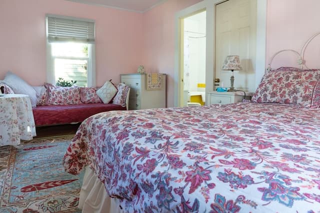 Room, Private Bathroom (Whippoorwill)
