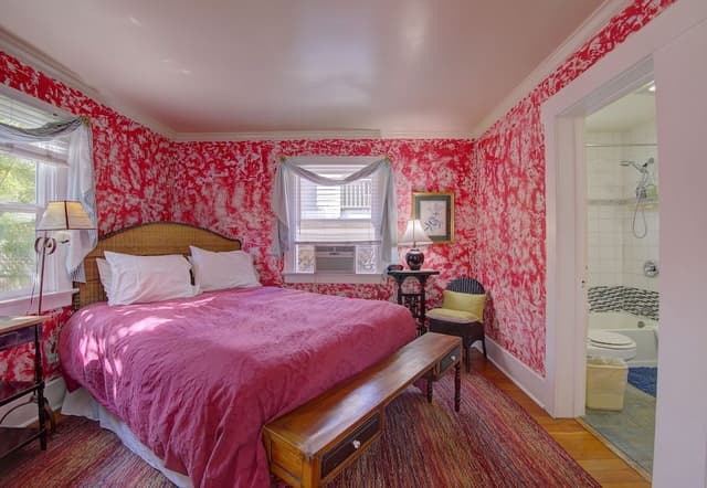 Room, Private Bathroom (Cardinal)