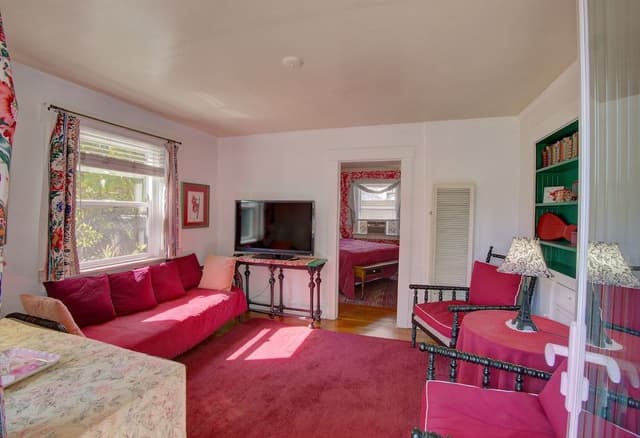 Room, Private Bathroom (Cardinal)