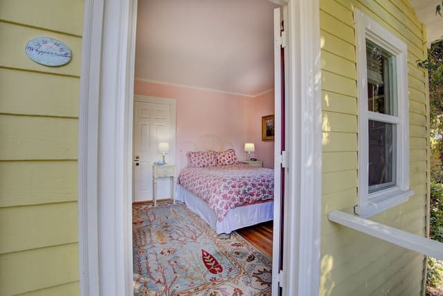 Room, Private Bathroom (Whippoorwill)