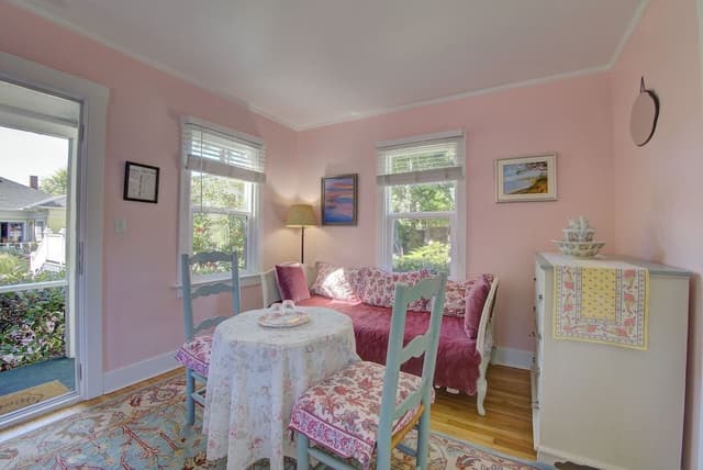 Room, Private Bathroom (Whippoorwill)