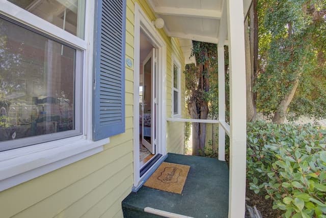 Room, Private Bathroom (Whippoorwill)