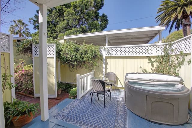 Room, Private Bathroom (Hummingbird)