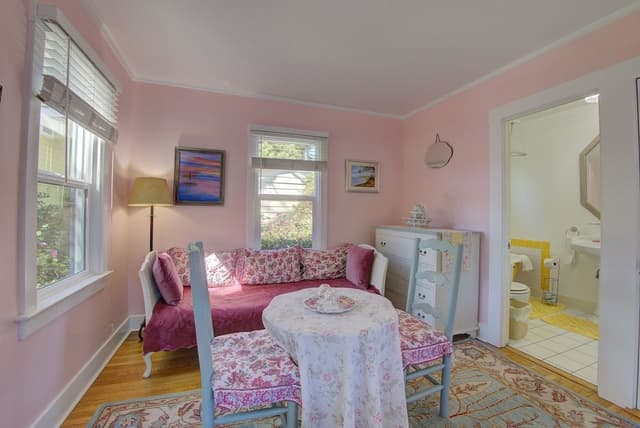 Room, Private Bathroom (Whippoorwill)