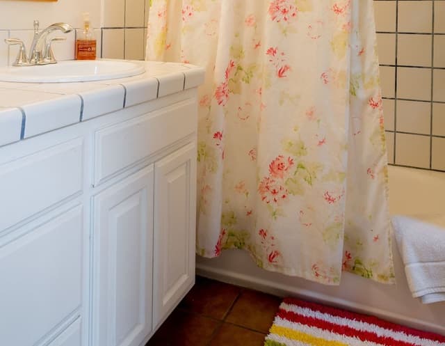 Room, Private Bathroom (Oriole)