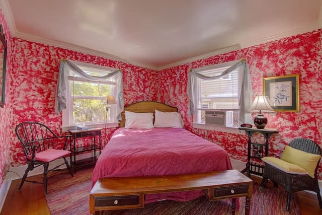 Room, Private Bathroom (Cardinal)