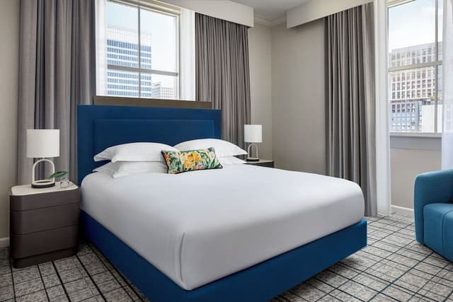 Suite, 1 King Bed (Majestic)