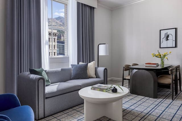 Suite, 1 King Bed (Majestic)