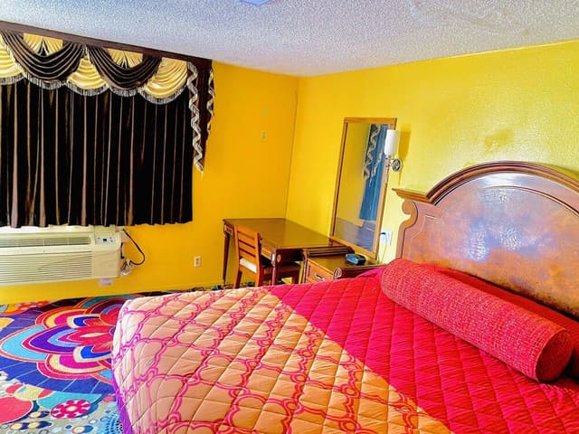 Basic Single Room, 1 King Bed