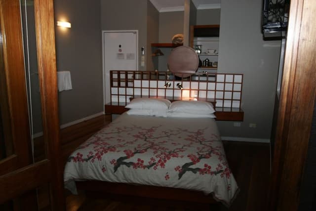 Queen Spa Room (Adults Only)