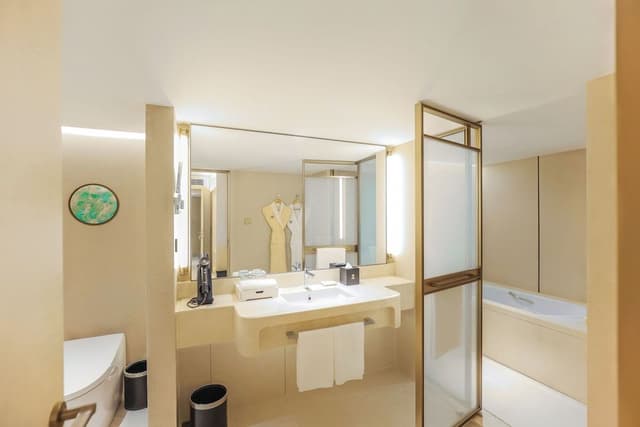 Jinling Tower Magic Three-Bedroom Family Room
