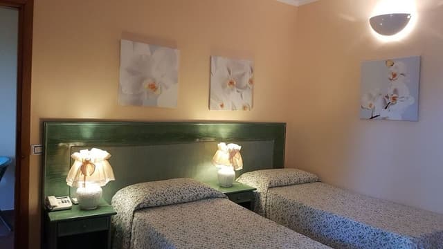 Room, Connecting Rooms (27 m)