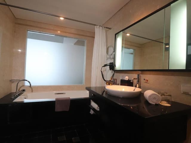 Business Suite, 1 King Bed
