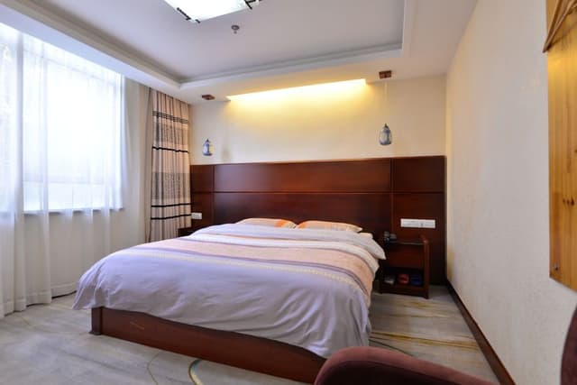 Design Room, 1 King Bed