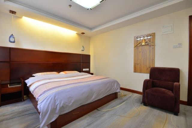 Design Room, 1 King Bed