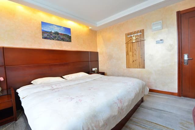 Design Room, 1 King Bed