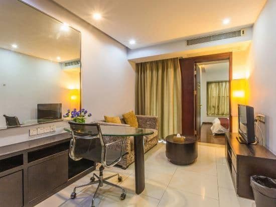 Business Suite Room