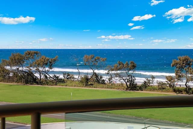 2 Bedroom Apartment with 1 Bathroom