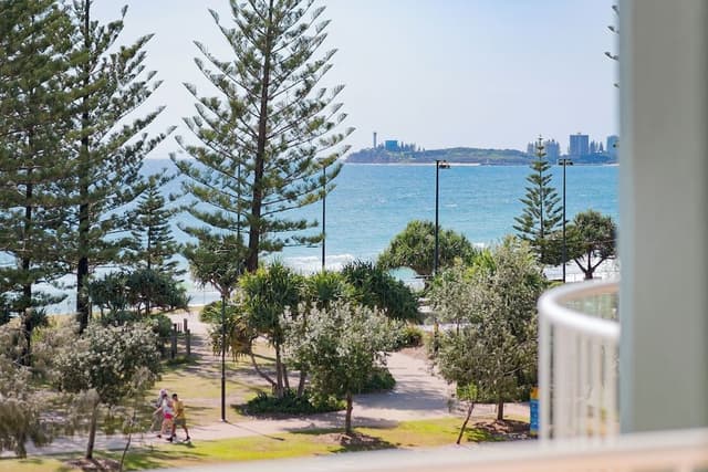 2 Bedroom Apartment with 1 Bathroom