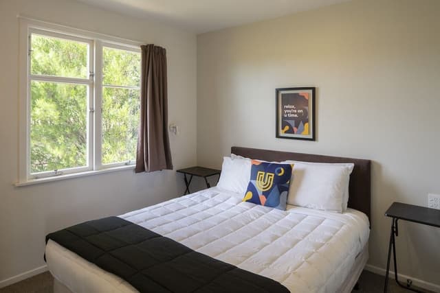 2 Bedroom Queen Apartment