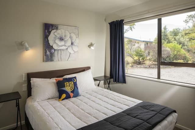 2 Bedroom Queen Apartment
