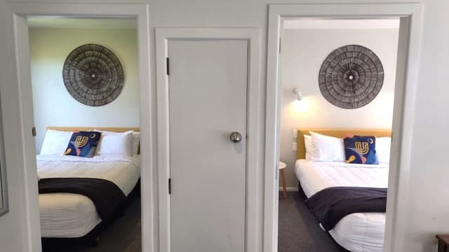 2 Bedroom Queen Apartment
