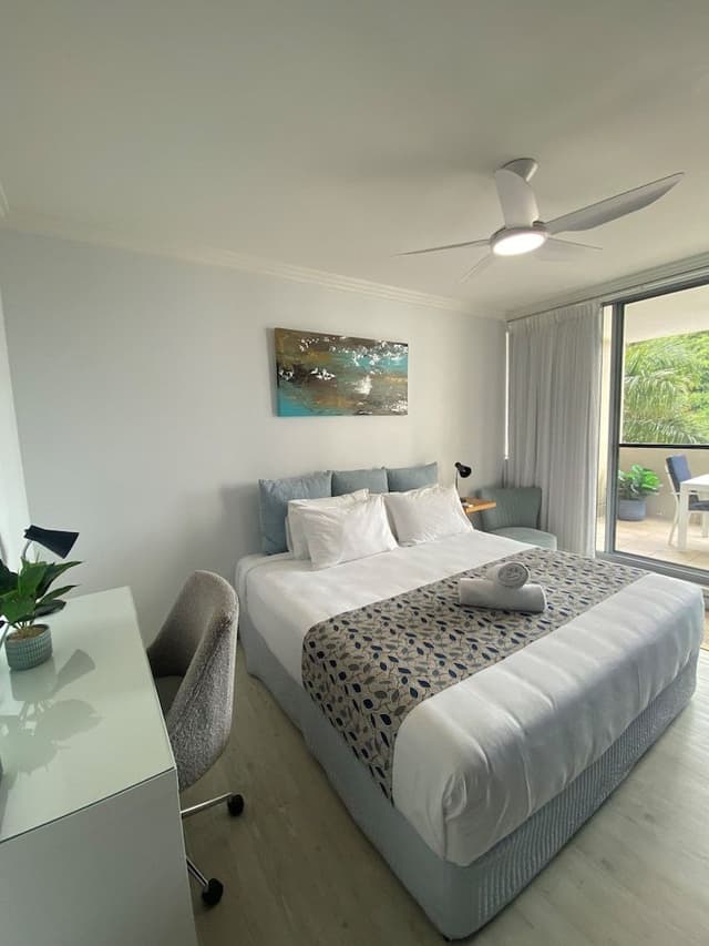 Comfort Studio, 1 King Bed, Balcony, City View