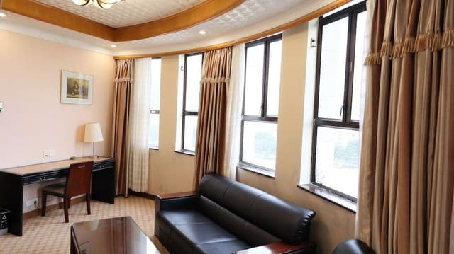 Deluxe King Bed Suite