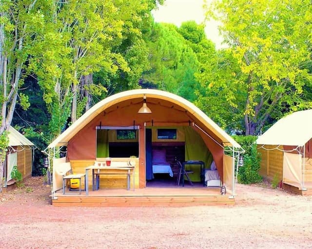 Comfort Tent, Multiple Beds