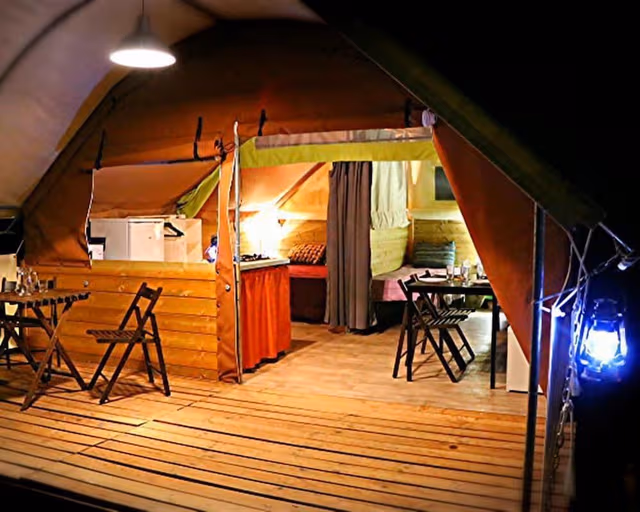 Comfort Tent, Multiple Beds