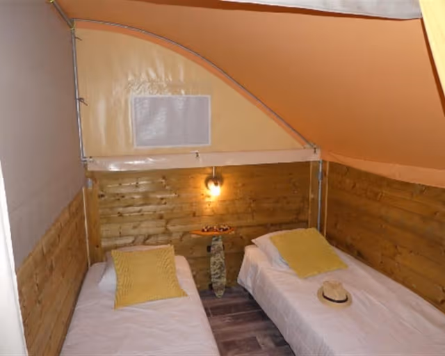 Comfort Tent, Multiple Beds