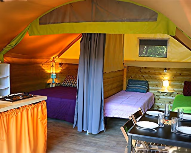 Comfort Tent, Multiple Beds