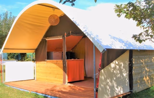 Comfort Tent, Multiple Beds