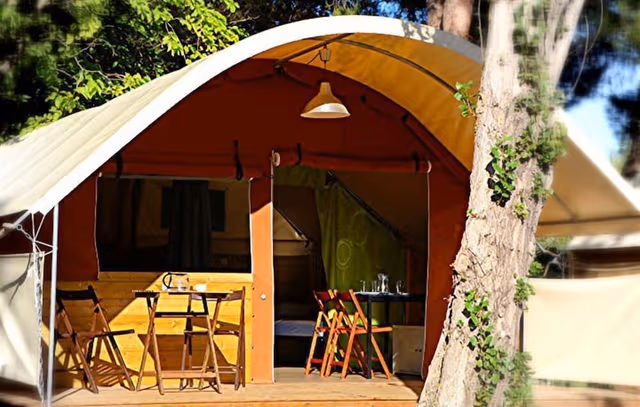 Comfort Tent, Multiple Beds