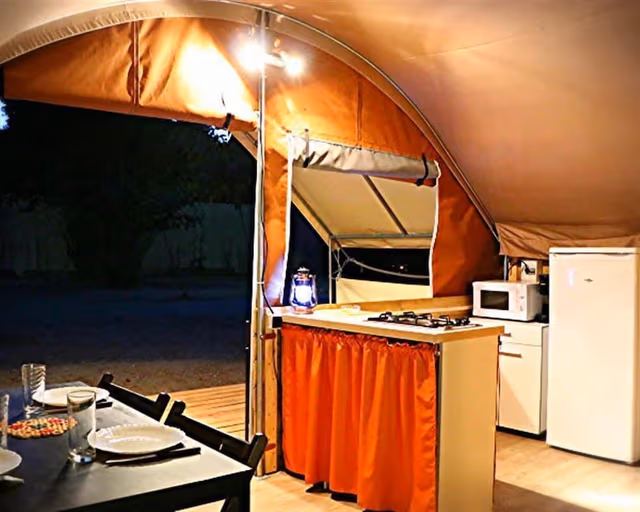 Comfort Tent, Multiple Beds