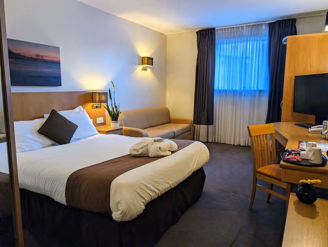 Room, 1 Queen Bed with Sofa bed, Accessible