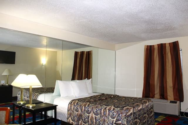 Standard Room, 1 Queen Bed