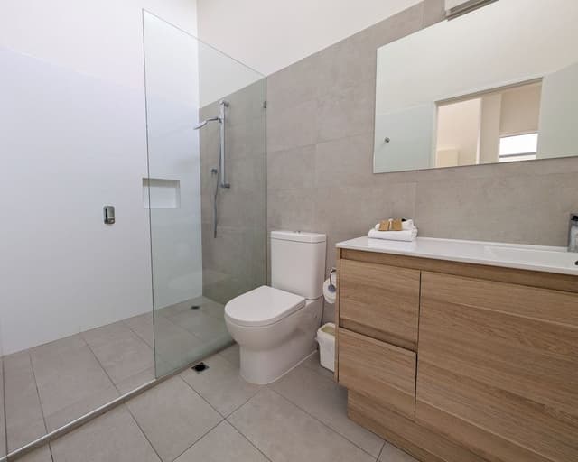 Premium Apartment, 1 Queen Bed, Pool View
