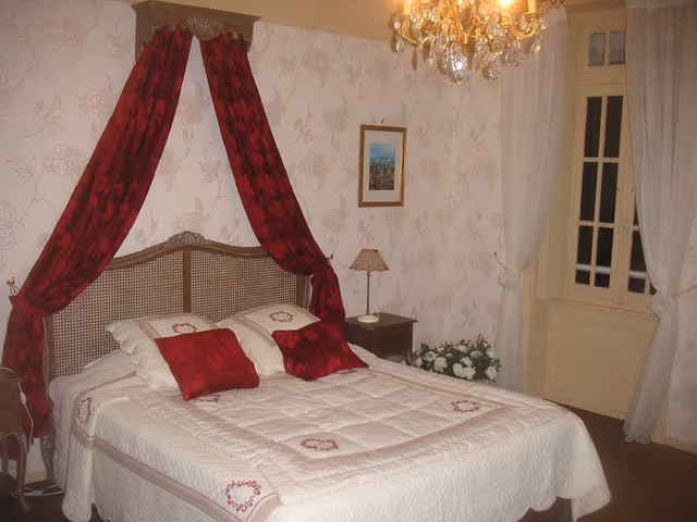 Double Room (Tess)