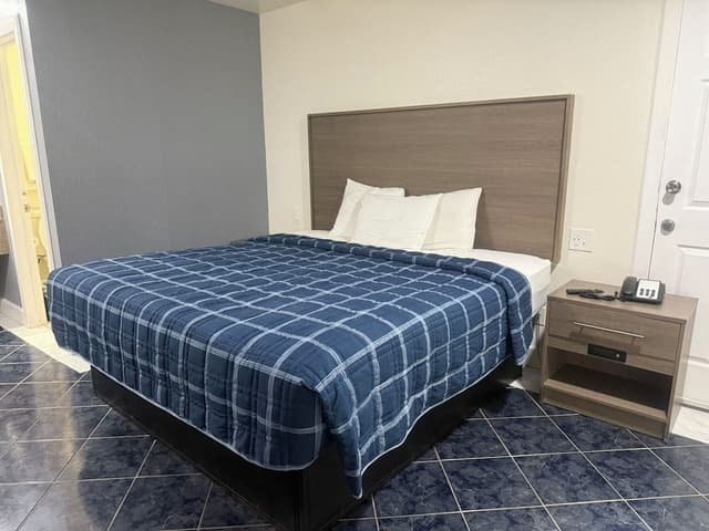 Standard Room, 1 King Bed