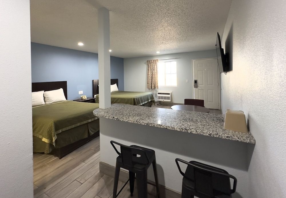 Razorback Inn4