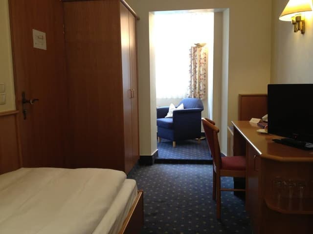 Single Room, Mountain View