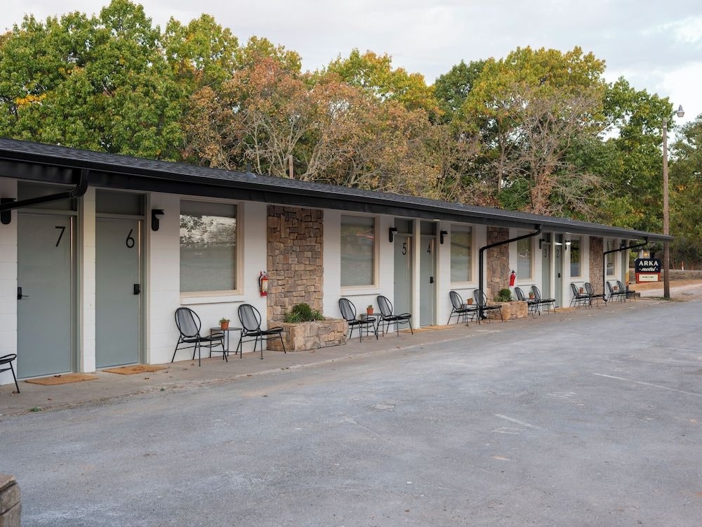 Beaver Lake Lodge2