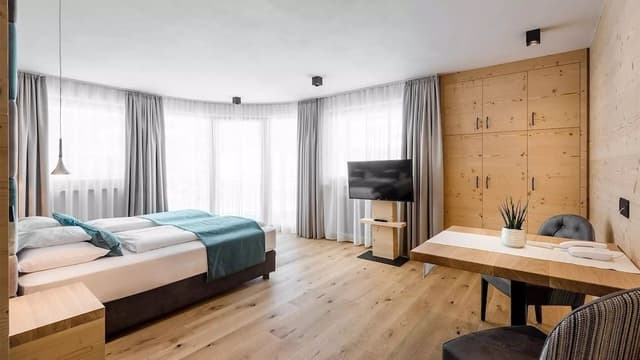 Tor con letto matrimoniale o 2 letti singoli, balcone