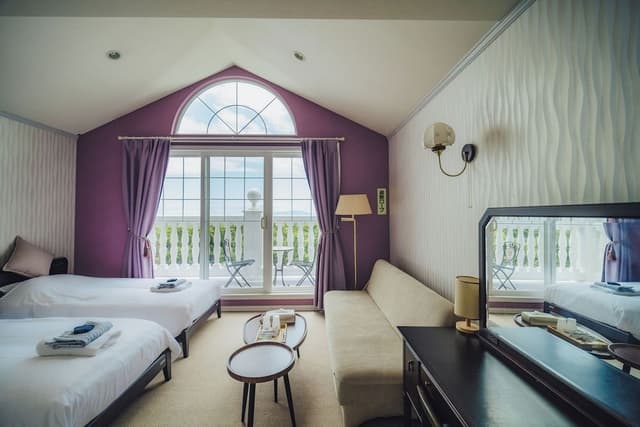 Deluxe Twin Room, 2 Twin Beds, Balcony, Partial Sea View