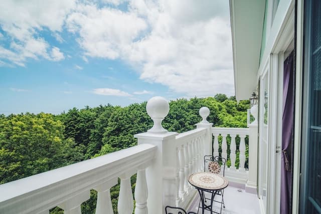 Deluxe Twin Room, 2 Twin Beds, Balcony, Partial Sea View